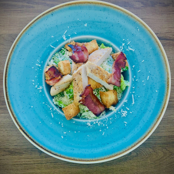 caesar-salat-s-kuracim