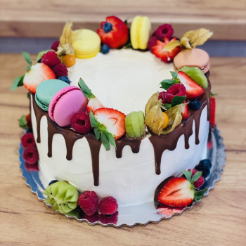 torta-s-makrnkami-a-ovocm